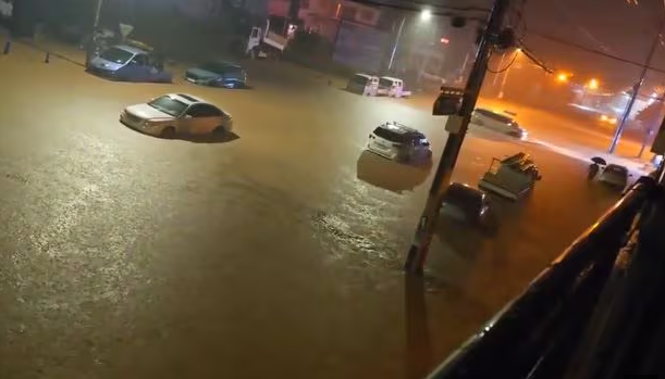 ‘물 폭탄’ 피해 보상받으려면… 車보험 ‘단독사고’ 가입·풍수해보험도 고려 ‘물 폭탄’ 피해 보상받으려면… 車보험 ‘단독사고’ 가입·풍수해보험도 고려