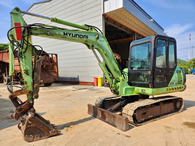  경북 김천시 현대 R555 M 2001년식 딱따구리집게 02 중고굴삭기