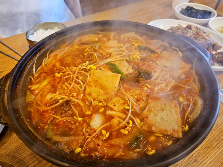  부산 명륜동밥집-김치전골 매실두루치기가 맛있는 동래 한식 맛집 [정성식당]