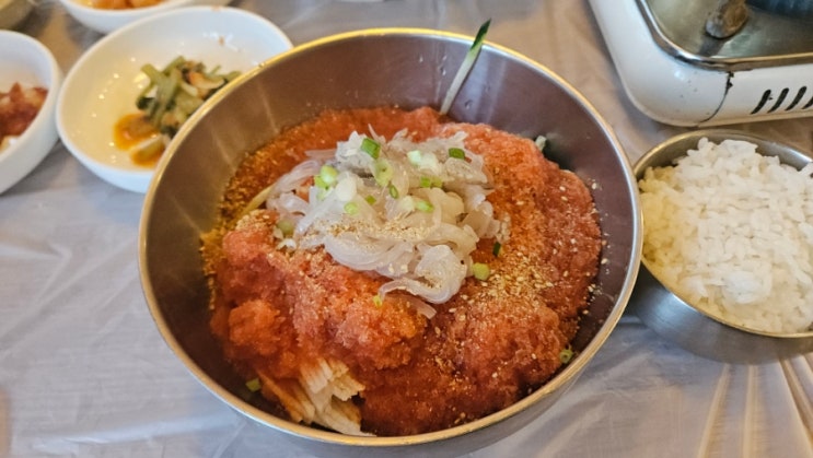  울산 북구 명촌동  읍내해물점빵 얼얼한 오징어물회가 제맛이에요.