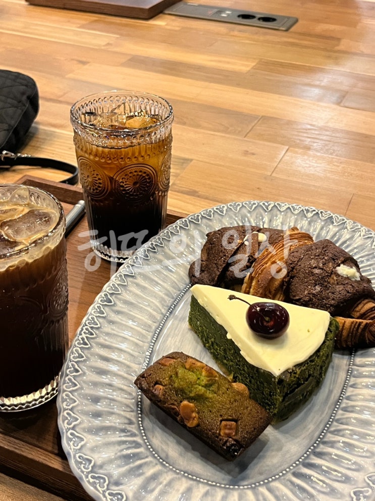 빵 맛있는 곳을 찾는다면 '상무지구 카페 레파스 베이커스 본점'