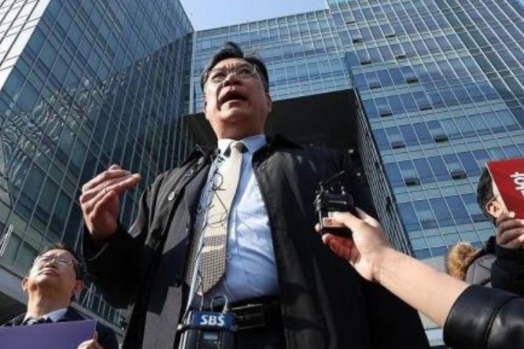빨리 다른 대형병원들도 서울대병원처럼 <b>전공의들</b>의 <b>사직</b>을... 