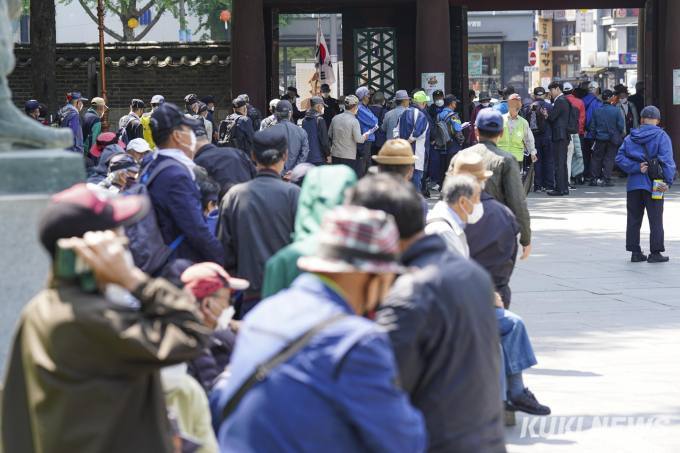 갈 곳 없는 베이비부머…2030년 노인 3만명 이상 요양원 입소 못 해 갈 곳 없는 베이비부머…2030년 노인 3만명 이상 요양원 입소 못 해