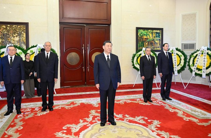 中 시진핑, <b>베트남</b>대사관 찾아 응우옌 푸 쫑 <b>서기장 조문</b>