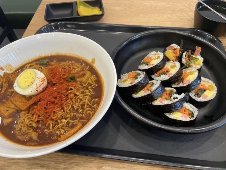  눈물 젖은 짜장 떡볶이 그리고 참치김밥 강남 싸다김밥