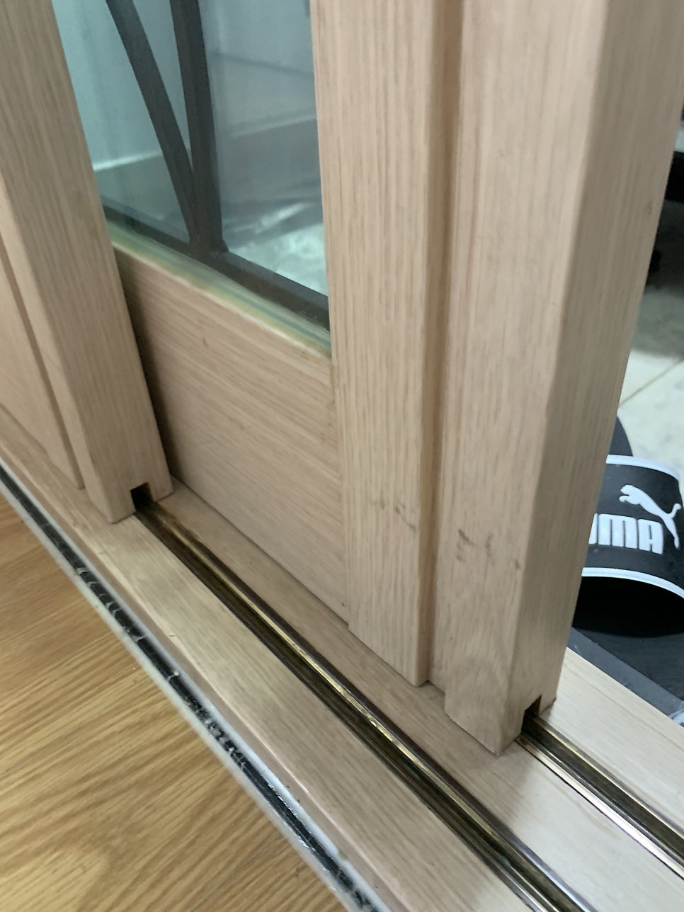 안닫히는 중문 호차바퀴 교체