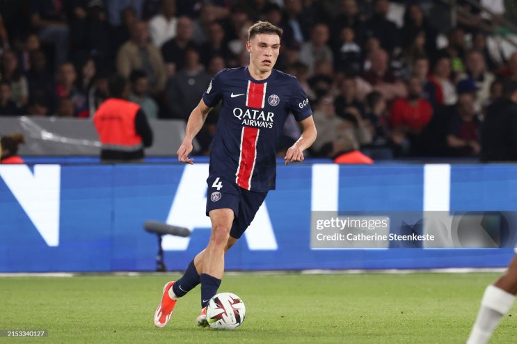  해외축구 이적시장 7월20일~21일 주말-첼시,PSG(파리) 나폴리 오시멘을 두고 경쟁, 맨유 우가르테 개인합의완료