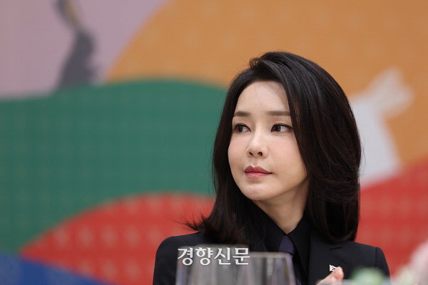 [사설] <b>김 여사</b> 주말 <b>비공개 조사</b>, 이것이 특혜·성역 없는... 