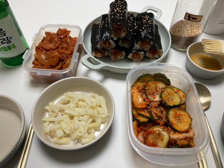  [친정엄마 볶음김치 레시피] 요리 초보자도 쉽게 만드는 밥 반찬 볶음김치 만드는 법(+볶음김치 참치김밥 만들기& 꼬마김밥/볶음김치는 신김치)