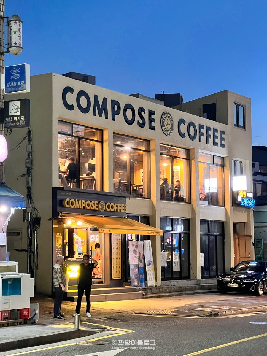 컴포즈커피 제주도남오거리점 사진 1