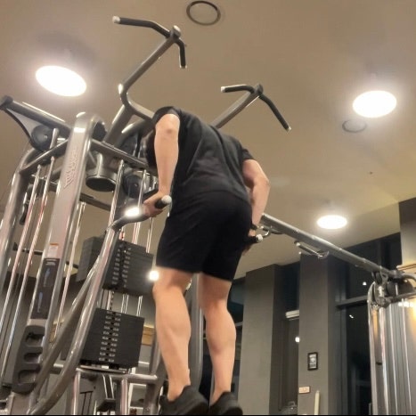 가슴운동 추천 딥스 자세 아래가슴 삼두근 키우는 상체 근력운동 가슴운동 추천 딥스 자세 아래가슴 삼두근 키우는 상체 근력운동