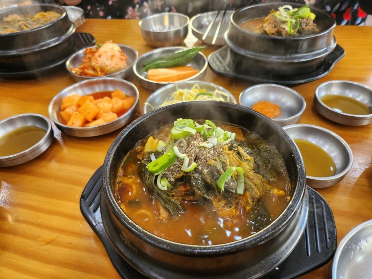  2TV 생생정보 - 인천 논현동의 맛집, 천이재감자탕에서 산더미 감자탕과 뼈찜 즐기기