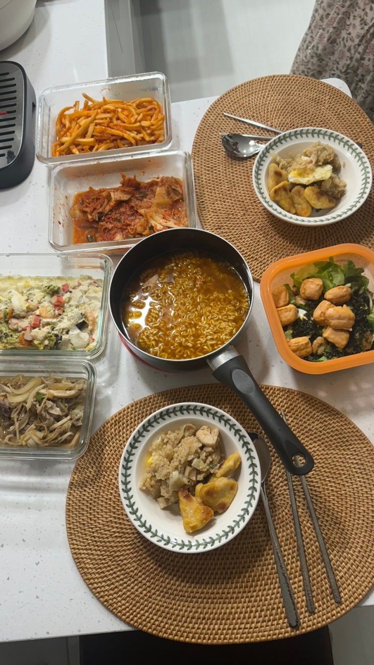  2024.07.22 점심 포케 샐러드 진라면 매운맛 소고기 숙주 볶음 닭가슴살 볶음밥 치킨너겟