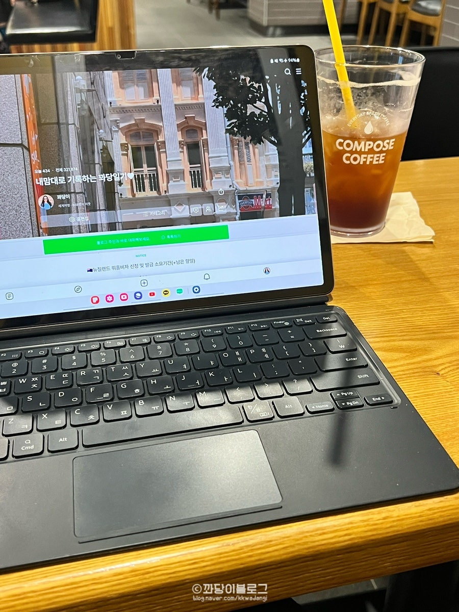 컴포즈커피 제주도남오거리점 사진 5