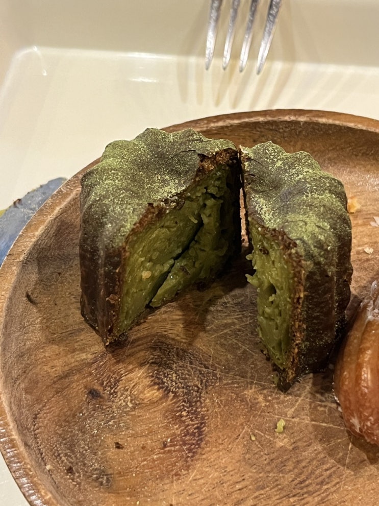  까눌레와 마들렌이 맛있는 영등포구청역 유스커피(Youth coffee)