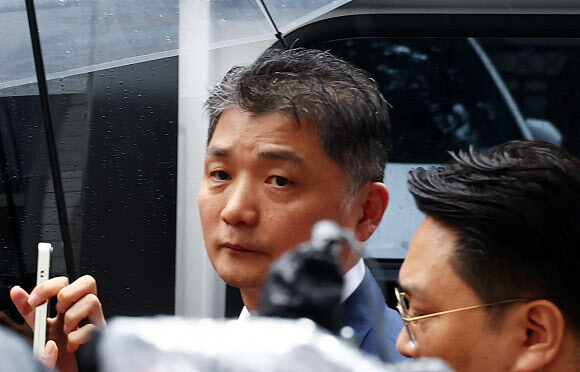 <b>김범수 구속</b>: <b>카카오</b>의 위기와 향후 전망