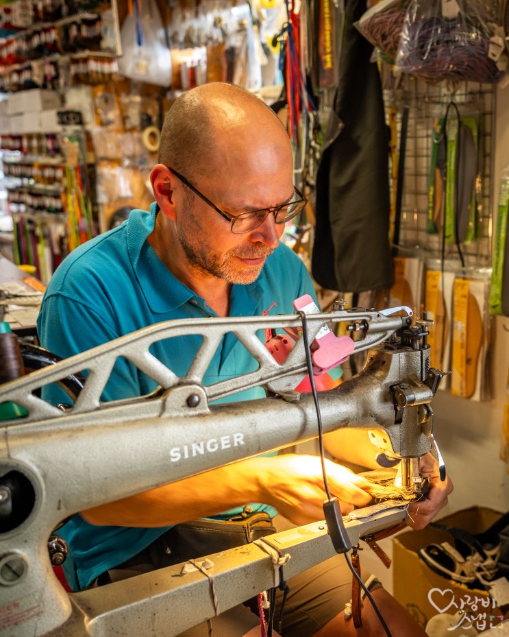  프라하 가방 구두 수리 수선 전문점 Shoe repair by 석영작가