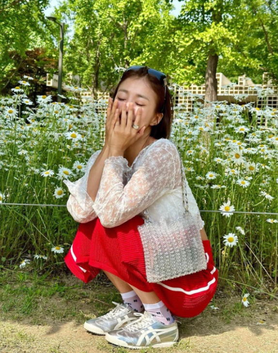  센스 가득한 엄마들의 패션 교과서! 이시영님의 데일리 신발로 함께한 여자 운동화 아식스 TOP 3
