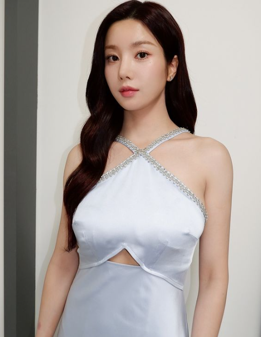 워터밤 여신 <b>권은비</b>, SBS 파워 FM <b>영스트리트 하차</b> 발표