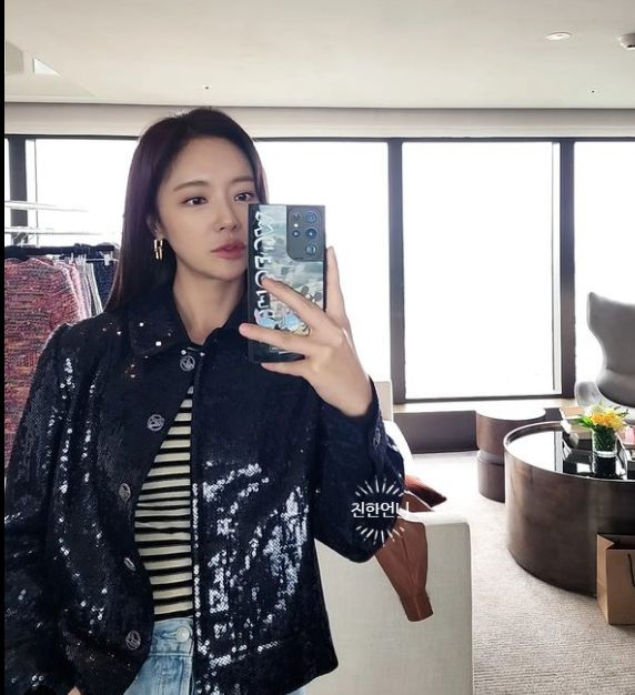  황정음 농구스타 김종규 열애 인정후 눈길 끄는 티파니 귀걸이
