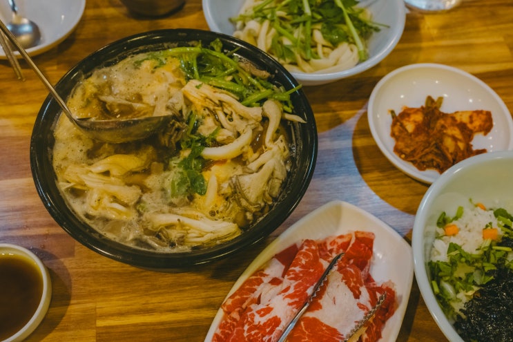  여의도 가양칼국수버섯매운탕 빌딩숲속 숨은 노포 이렇게 지하 골목에 숨어있는데 유명하다고!?