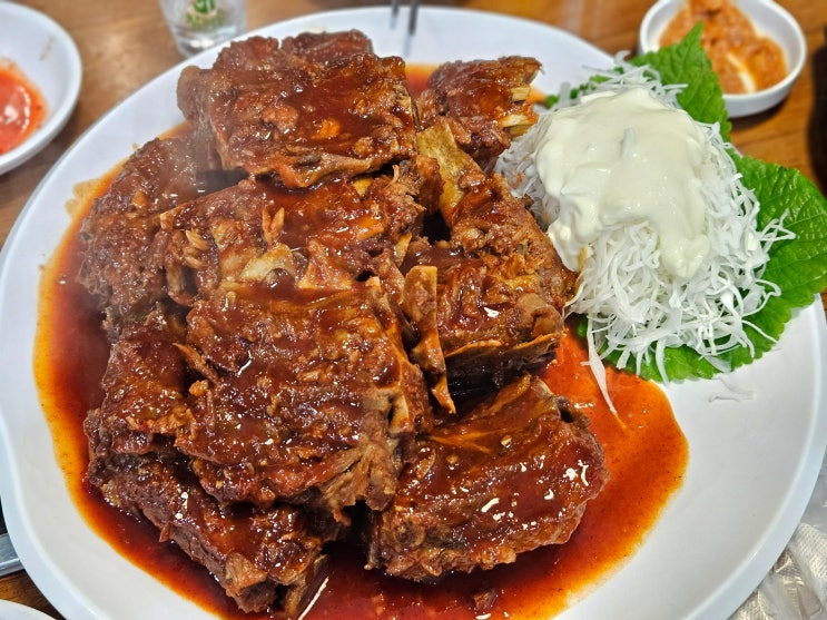  강남/역삼 매콤함의 끝판 왕 뼈 숯불구이 맛집 '신동궁 역삼 직영점'