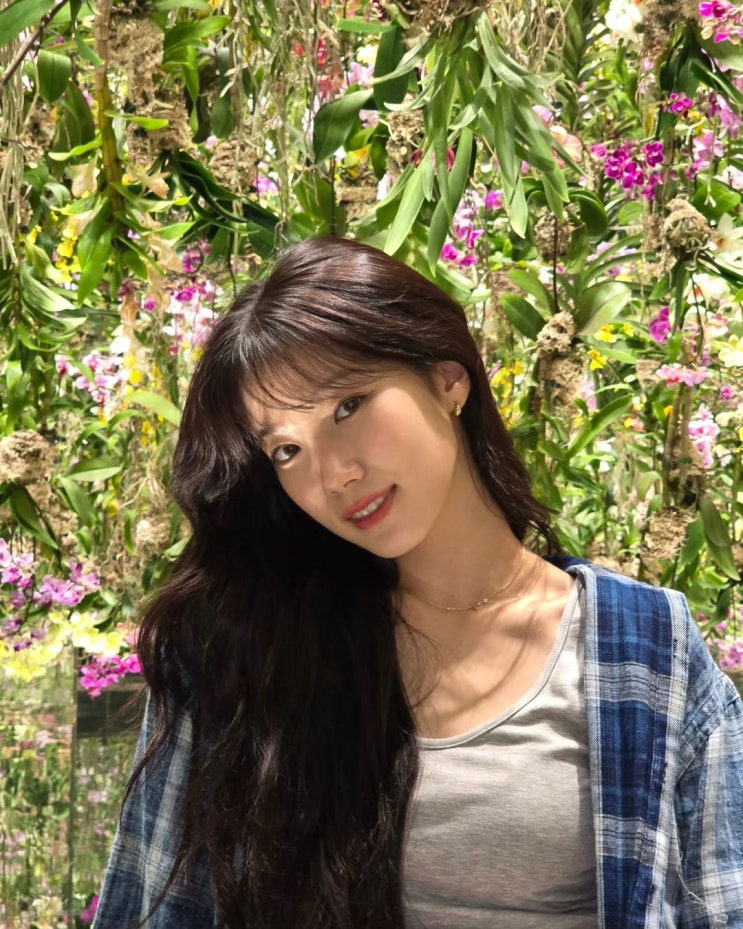 르세라핌 카즈하 인스타그램 패션 코디 써틴먼스 워시드 체크 셔츠 추천!