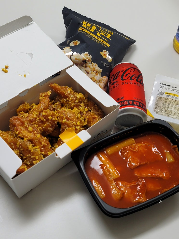  교춘치킨 신메뉴 할인 교촌옥수수 칼로리 국물맵떡 조합