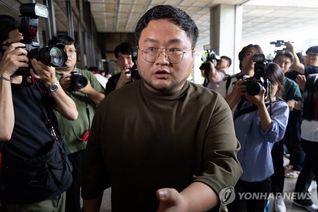 '쯔양 공갈' 혐의 유튜버 구제역·주작감별사 사전구속영장 '쯔양 공갈' 혐의 유튜버 구제역·주작감별사 사전구속영장