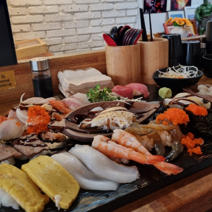  [홍대맛집] 회를 막 퍼주시는 가성비최강 긴꼬리초밥 전문점 유익상스시.