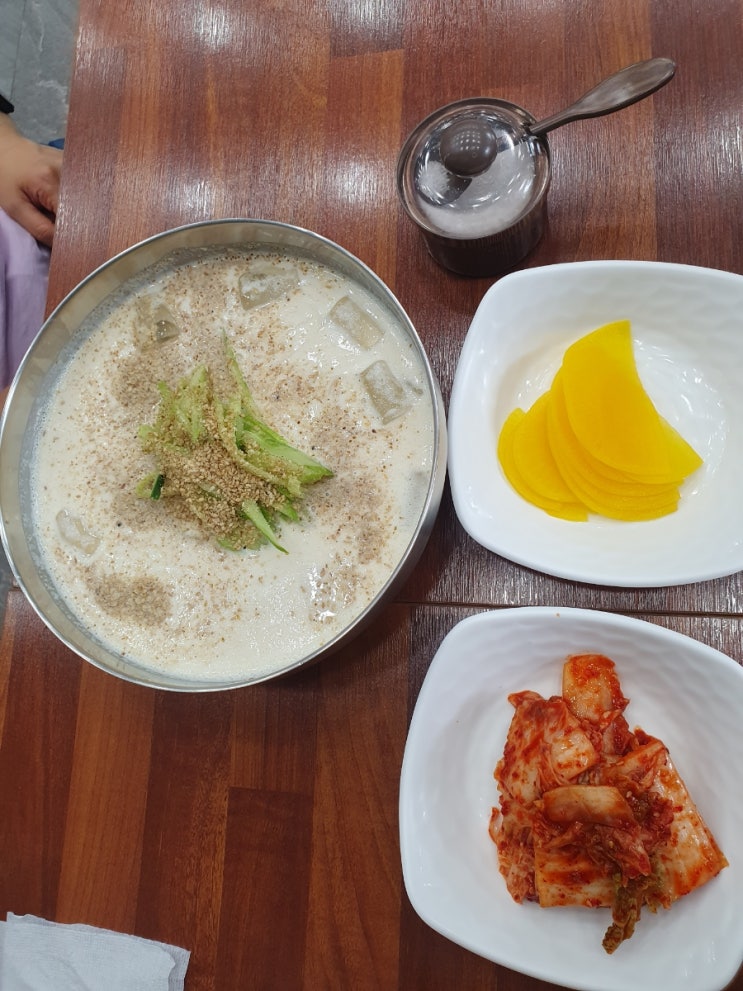  수원 여름에 생각나는 진한 콩국수 맛집 부부손칼국수