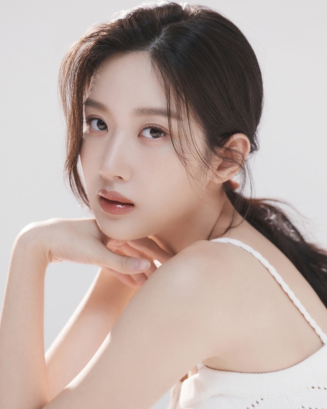 문가영, 새 소속사 프로필 공개 패션 그놈은 흑염룡 문가영, 새 소속사 프로필 공개 패션 그놈은 흑염룡
