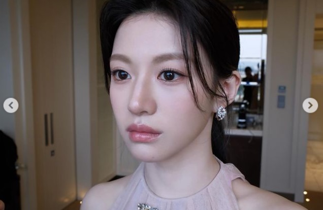 고윤정, ‘청룡’ 비하인드…인형이 따로 없네