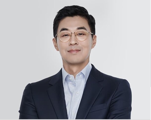 <b>박지원</b> <b>하이브</b>(HYBE) <b>대표</b> 사임