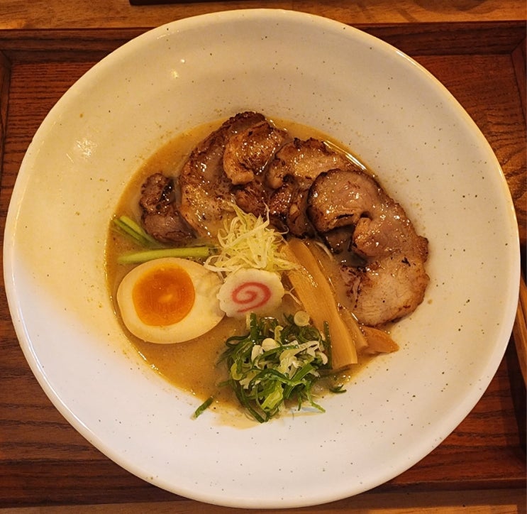  니지라멘 - 고기맛이 폭발하는 종로5가 연지동 돈코츠 라멘맛집