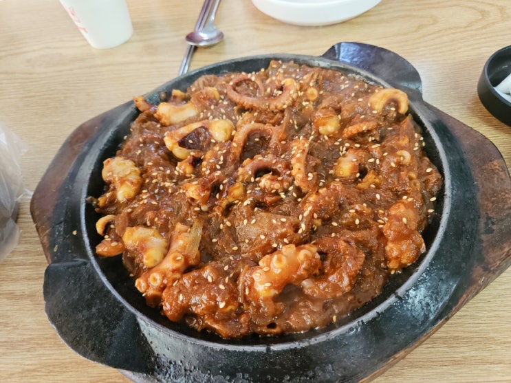 낯선 동네에서의 식사 낯선 동네에서의 식사