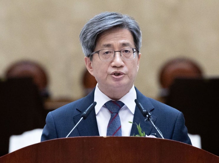 검찰, <b>김명수</b> 前<b>대법원장 소환</b> 조사 통보