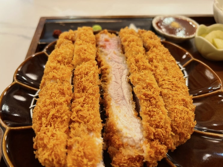  도톰한 프리미엄 돈카츠 안녕인사동맛집 오얏카츠