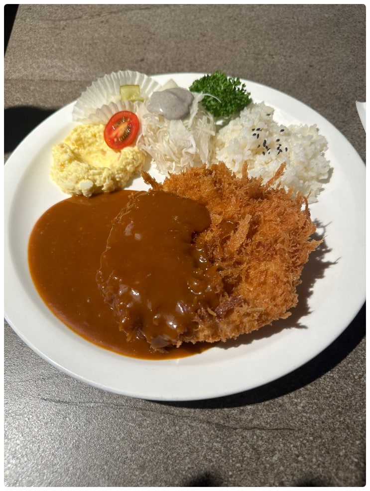  강남역 근처 직장인들이 점심식사로 먹을 수 있는 찐 제주 흑돼지 수제돈가스 맛집 "아올"