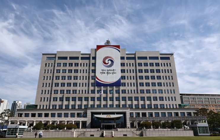 용산 <b>대통령실</b> 청사 내 北 오물<b>풍선 낙하</b>…"위험성 없어"