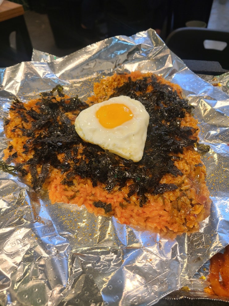  민락동 냉삼맛집 선희네집, 레트로한 공간에서 즐기기