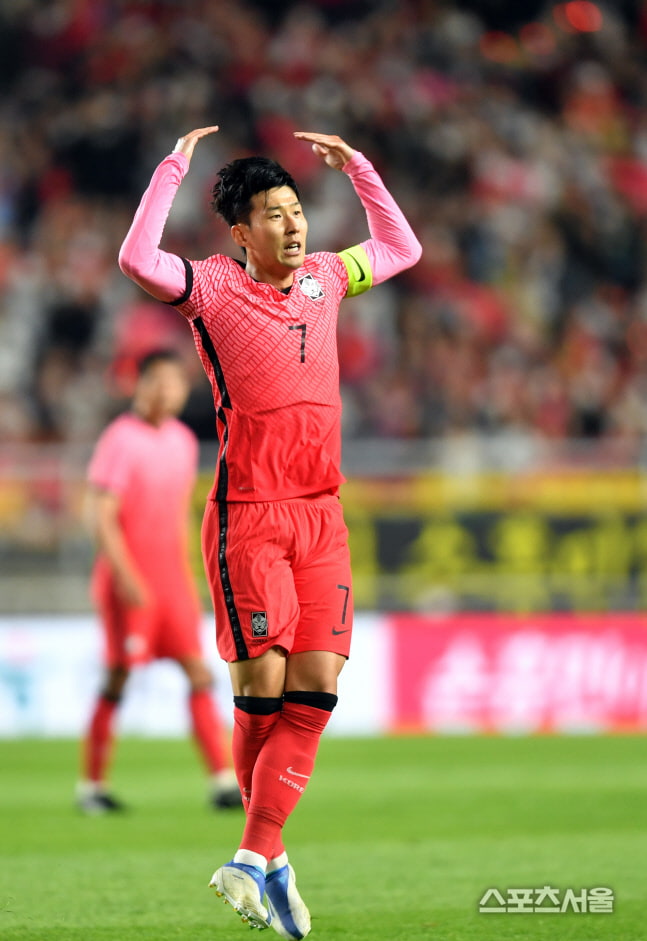 <b>홍명보 감독</b>, <b>한국</b> 축구의 스캔들, 홍명보 대표팀 감독 임명을... 