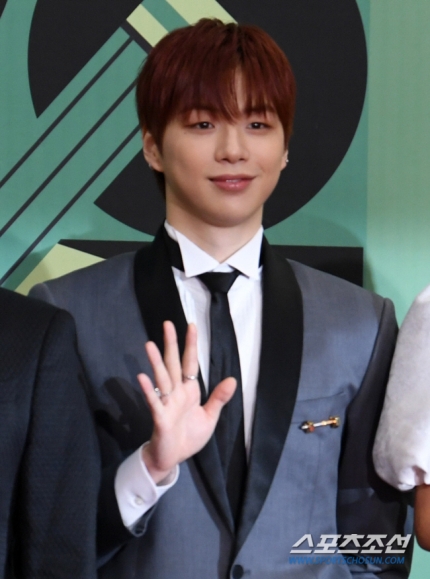 <b>강다니엘</b> 새로운 출발 에이라 ARA 와 <b>전속계약</b>