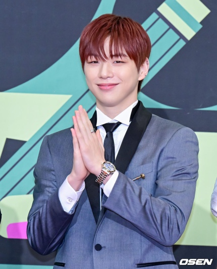 <b>강다니엘</b> : ‘솔로 데뷔 5주년’ <b>강다니엘</b>, ARA와 <b>전속계약</b>... 