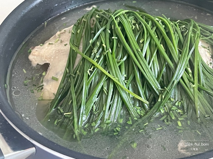 여름 보양식 간단하고 맛있는 부추 삼계탕 만들기 닭 손질 방법