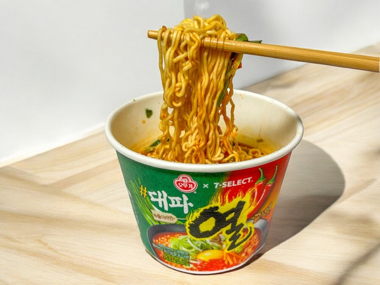  세븐일레븐 신상 대파열라면 리뷰 : 오뚜기와의 매운맛 콜라보