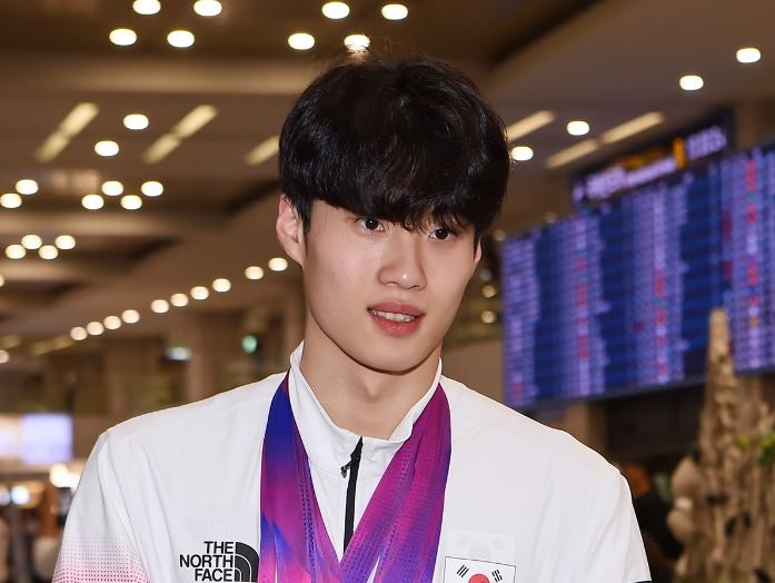 황선우 수영 선수 나이 키 학력 고향 군대 가족 아버지 어머니 부모님 동생 수상 기록
