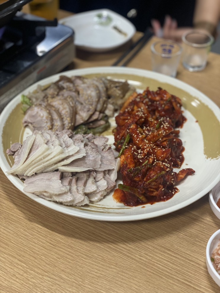  영등포보쌈 삼해집 족발세트 와 서비스 감자탕
