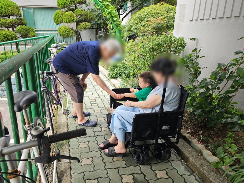 어반콘크리트 웨건 내돈내산 후기_접이식 의자, 핸들링, 안정성, 장단점(by 아기 웨건)