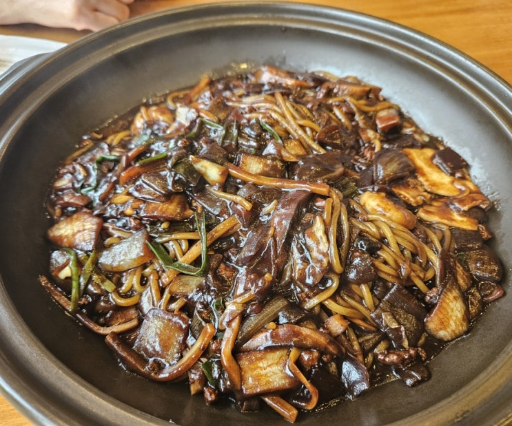  [다산동 중식]비 오는 날엔 짜장면 아닙니까?공원을 보며 식사가 가능한 집